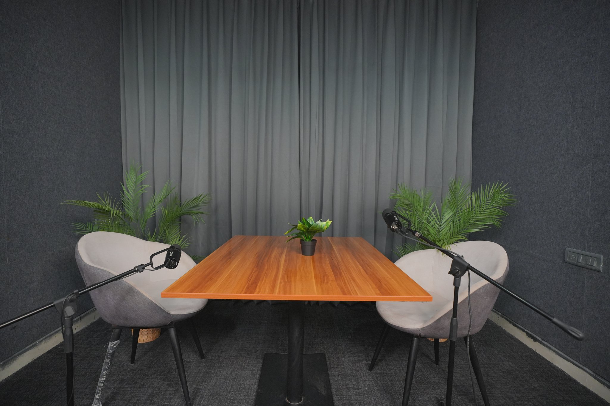 The Executive Roundtable Studio Set